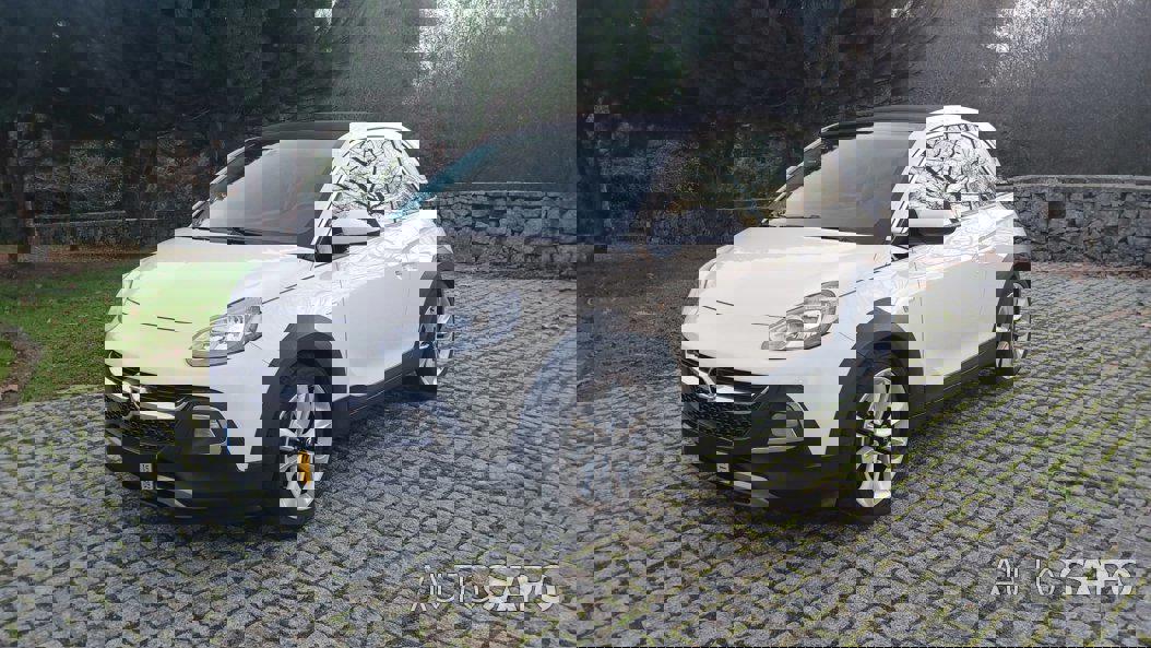 Opel Adam 1.0 T Rocks de 2015