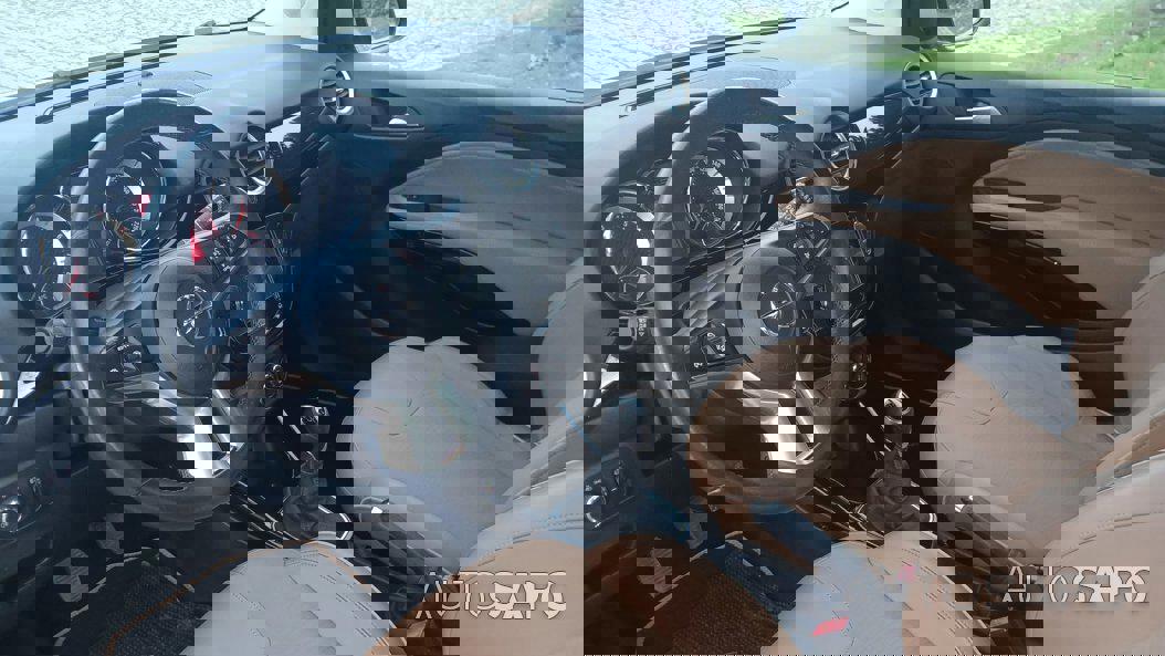 Opel Adam 1.0 T Rocks de 2015