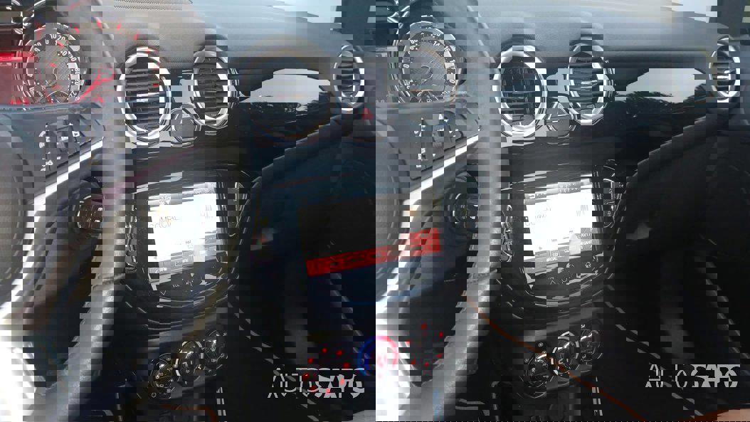 Opel Adam 1.0 T Rocks de 2015