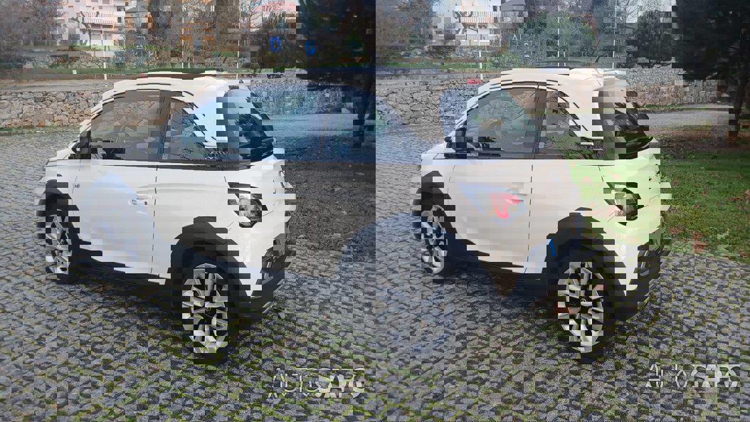 Opel Adam 1.0 T Rocks de 2015