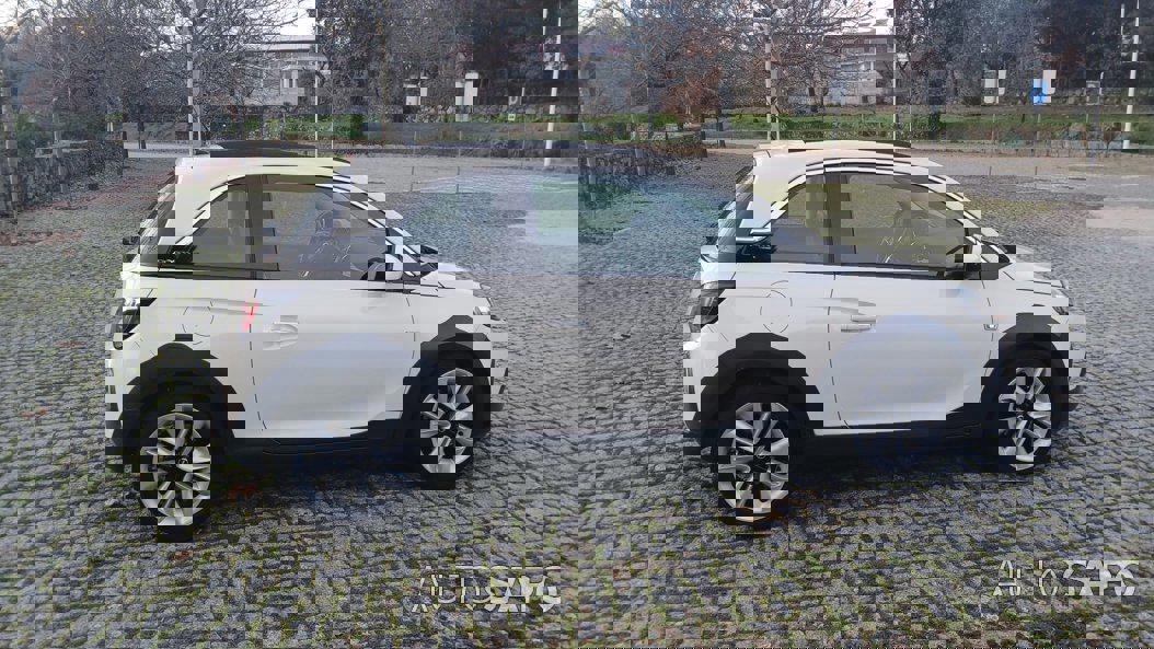 Opel Adam 1.0 T Rocks de 2015