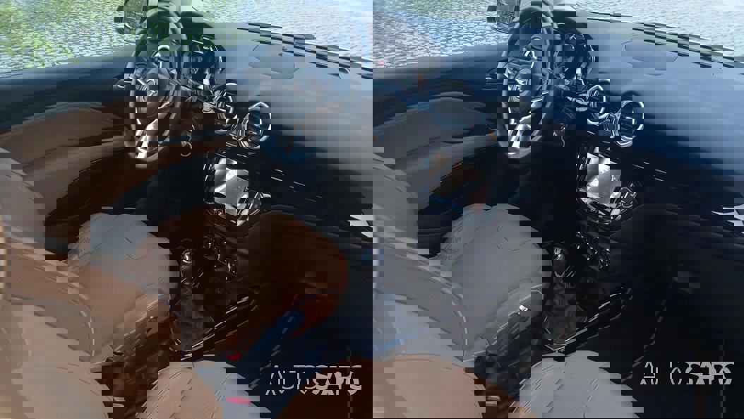 Opel Adam 1.0 T Rocks de 2015