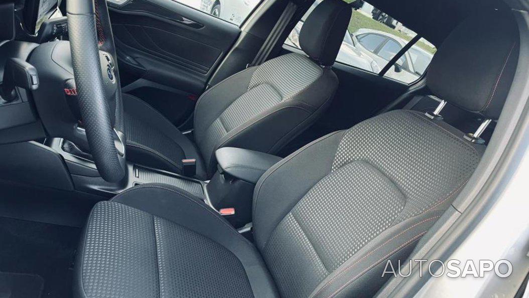 Ford Focus 1.0 EcoBoost MHEV ST-Line de 2024