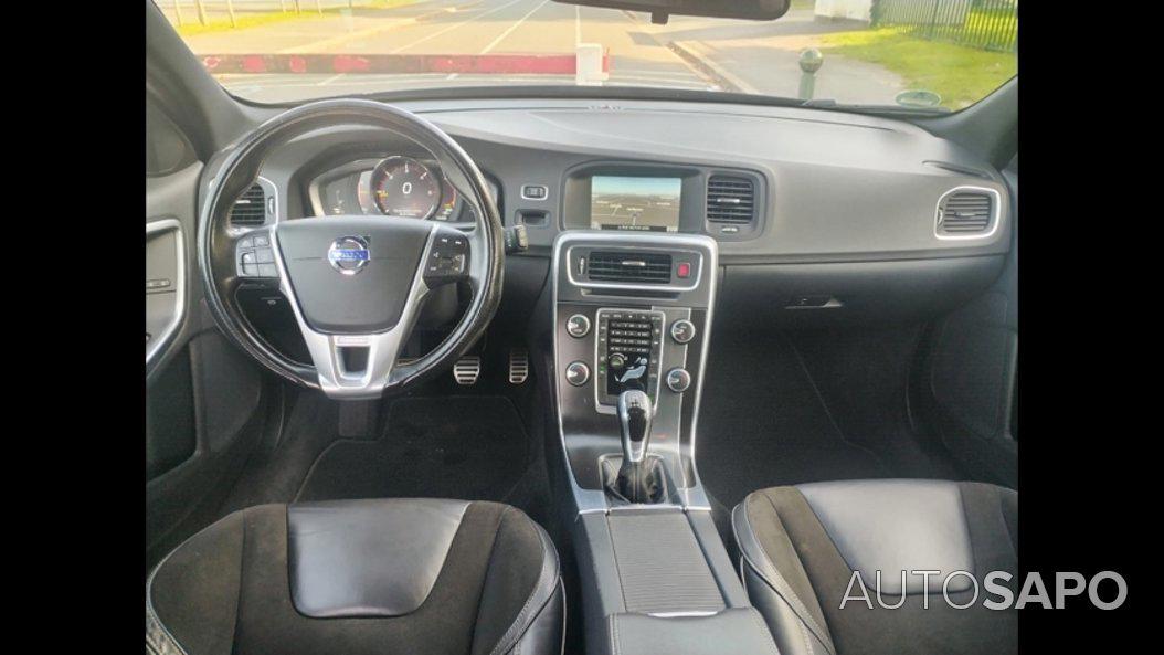 Volvo V60 2.0 D3 R-Design Momentum de 2015