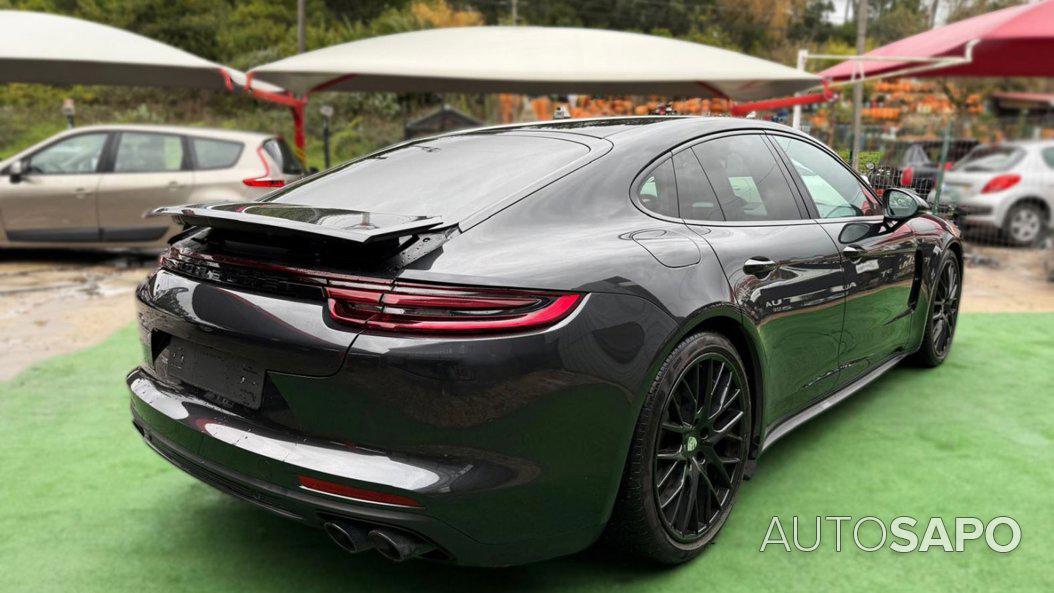 Porsche Panamera 4 E-Hybrid de 2020