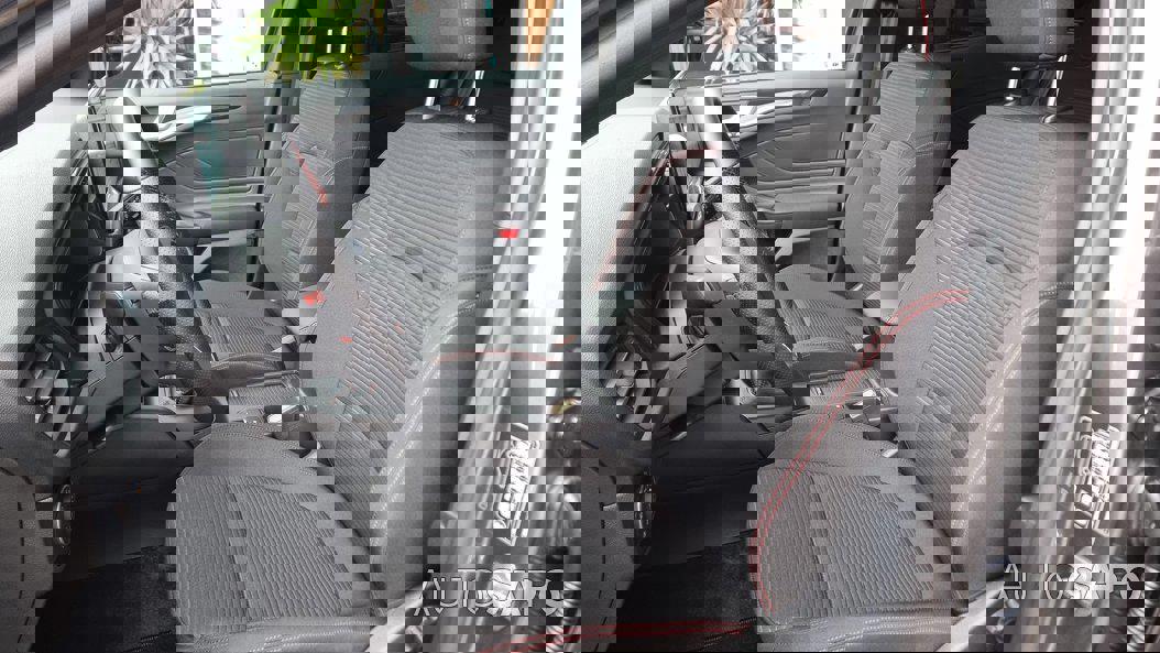 Ford Focus 1.0 EcoBoost MHEV ST-Line de 2025