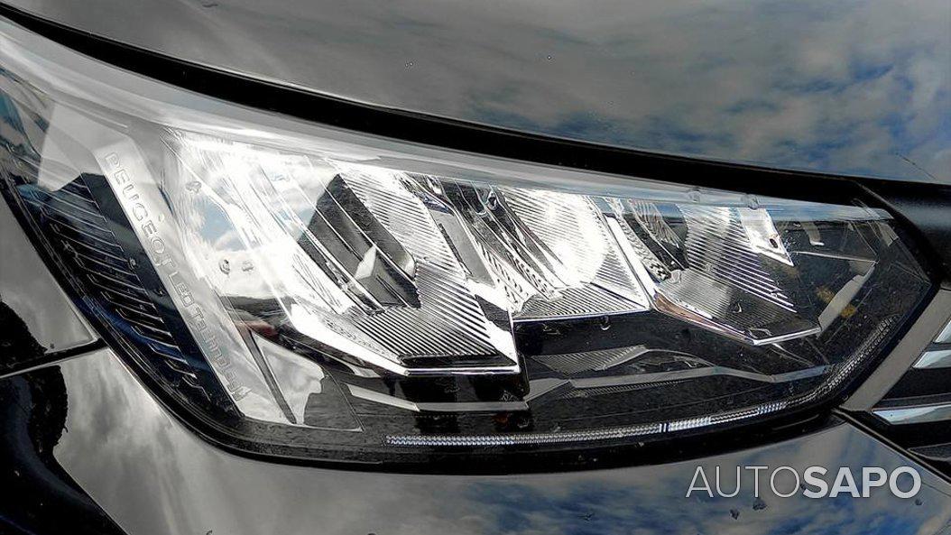 Peugeot 2008 1.2 PureTech Allure EAT8 de 2025