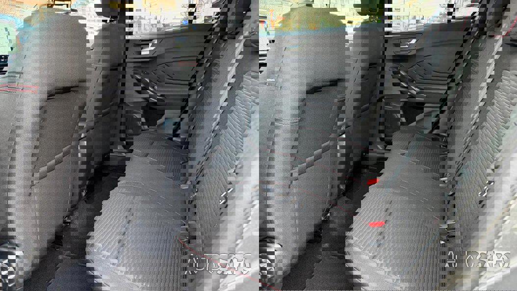 Ford Focus 1.0 EcoBoost MHEV ST-Line de 2025