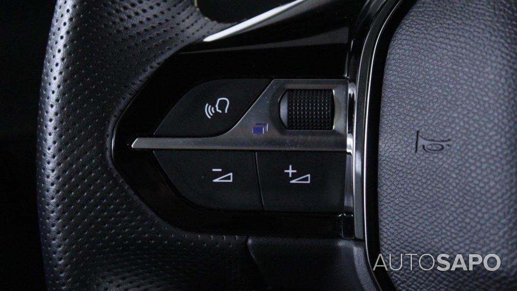 Peugeot e-2008 de 2025