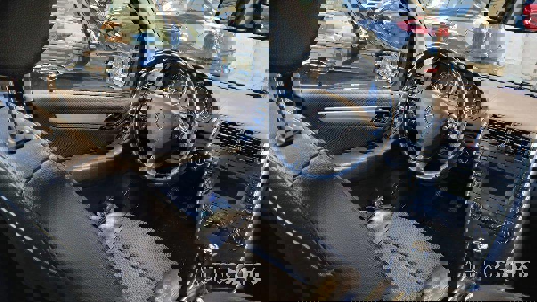 Mercedes-Benz 180 2.4 D de 2011