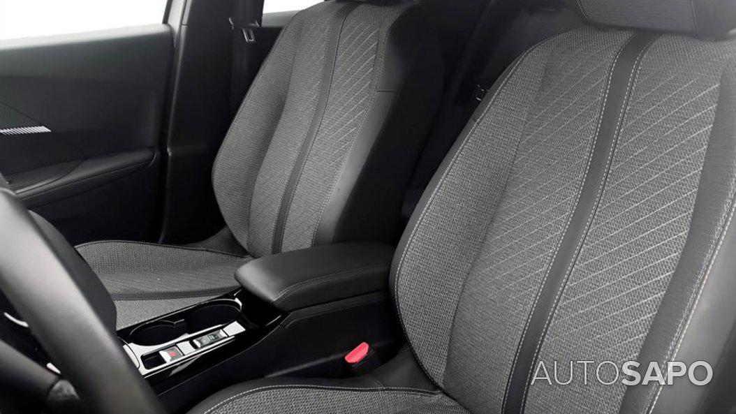 Peugeot 2008 1.2 PureTech Allure EAT8 de 2025