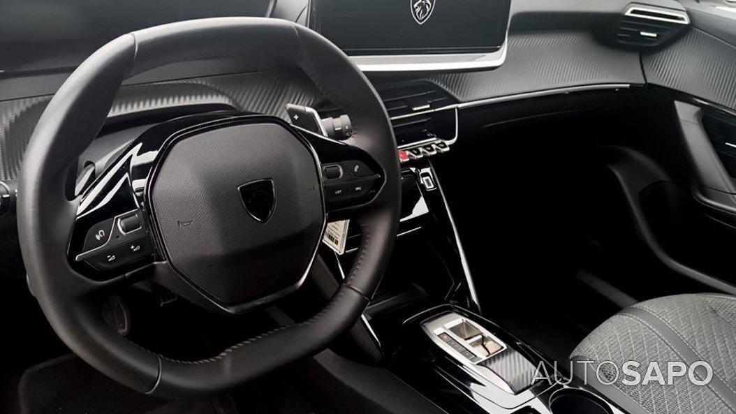 Peugeot 2008 1.2 PureTech Allure EAT8 de 2025