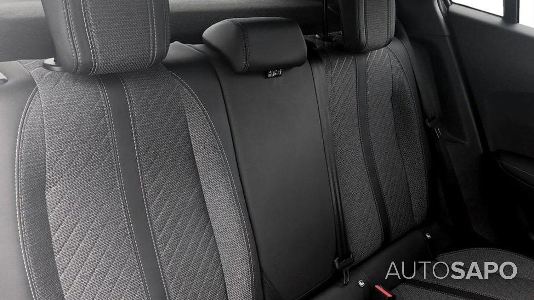 Peugeot 2008 1.2 PureTech Allure EAT8 de 2025