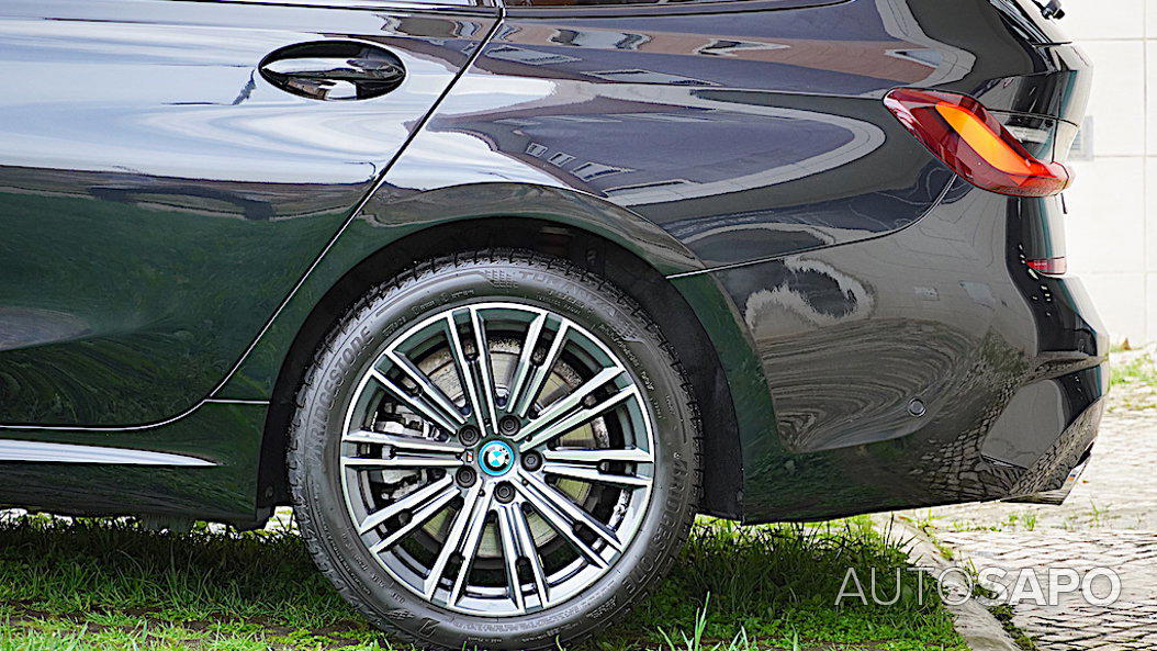 BMW Série 3 330 e Touring Pack M Auto de 2021
