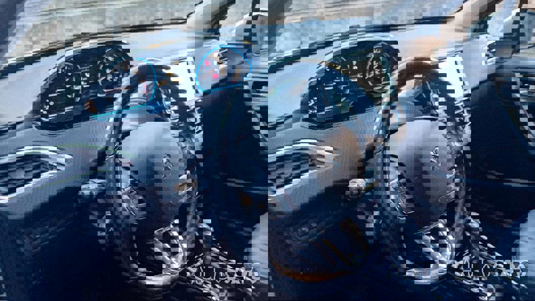 Peugeot 2008 1.2 PureTech Allure EAT6 de 2017