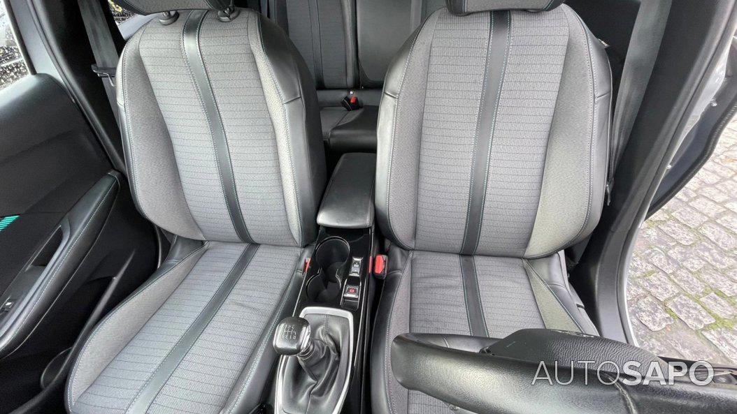 Peugeot 208 1.2 PureTech Allure de 2021