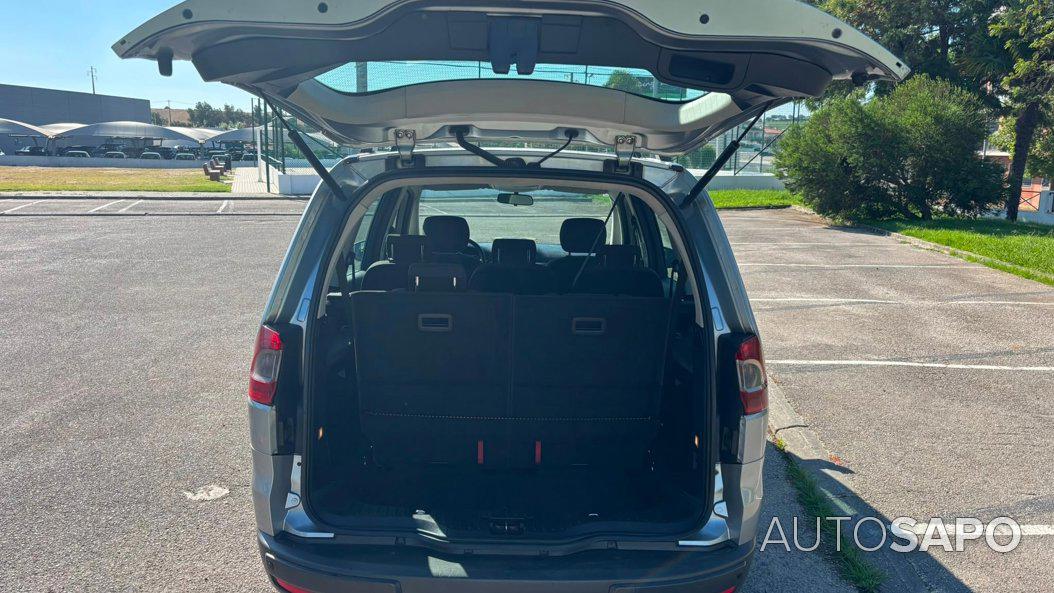 Ford Galaxy — fotografia 13