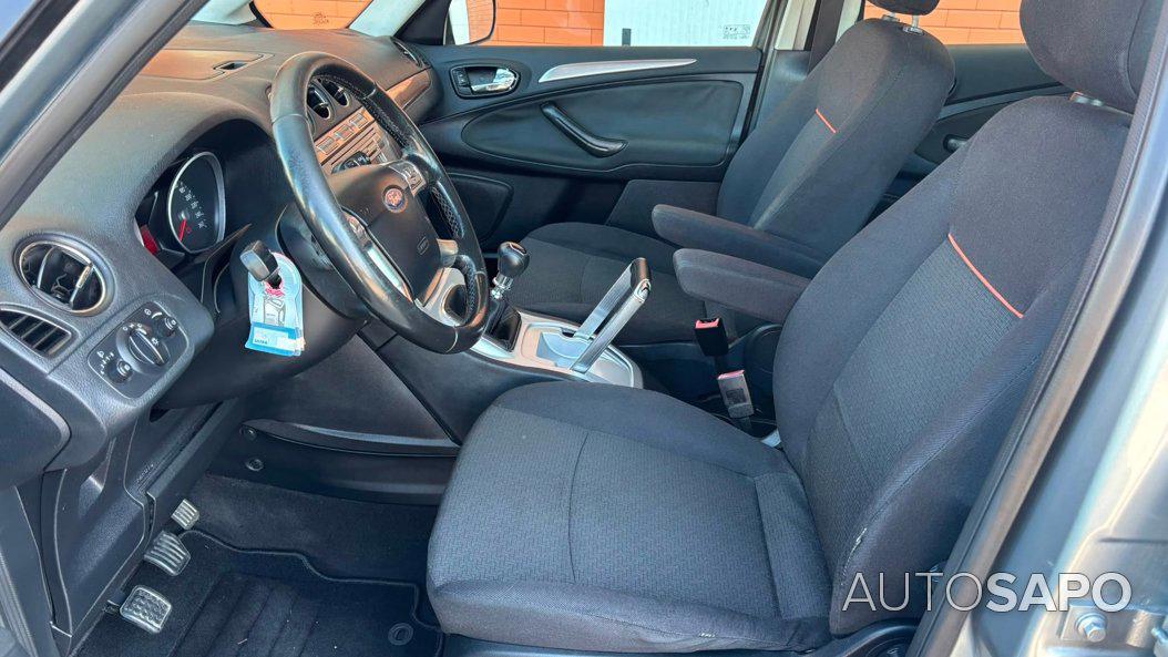Ford Galaxy — fotografia 24