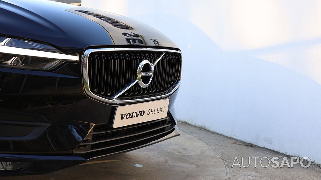 Volvo XC60 2.0 B4 Momentum Plus Geartronic de 2021