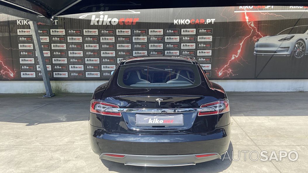 Tesla Model S 85D de 2015