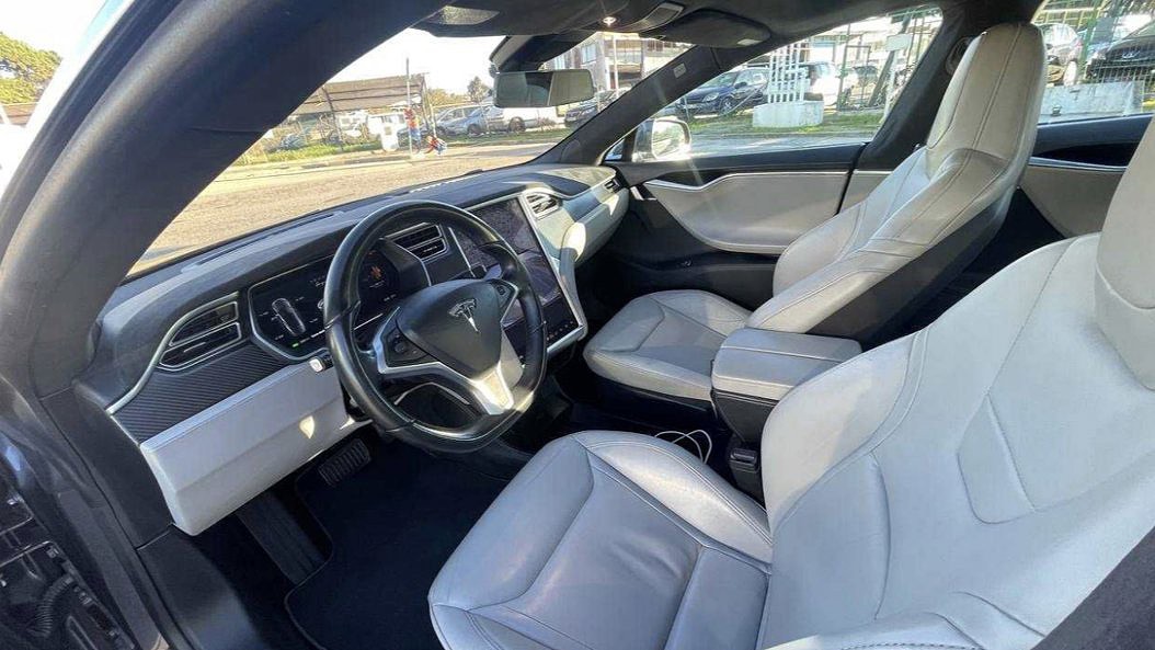 Tesla Model S 85D de 2016