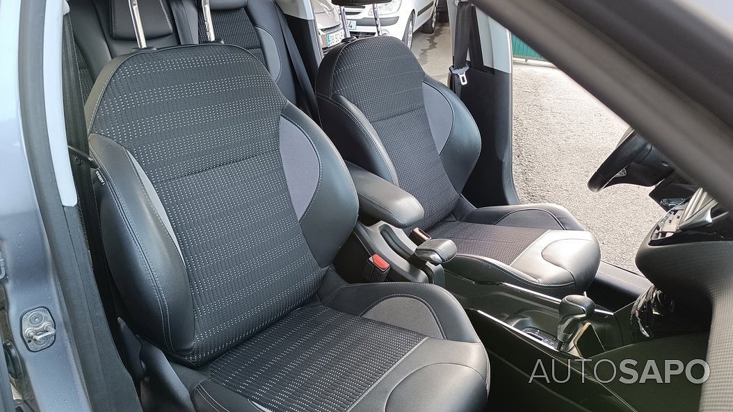 Peugeot 2008 1.2 PureTech Allure EAT6 de 2019