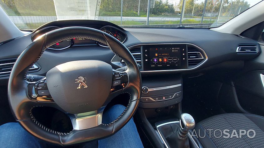 Peugeot 308 1.5 BlueHDi Style J17 de 2018