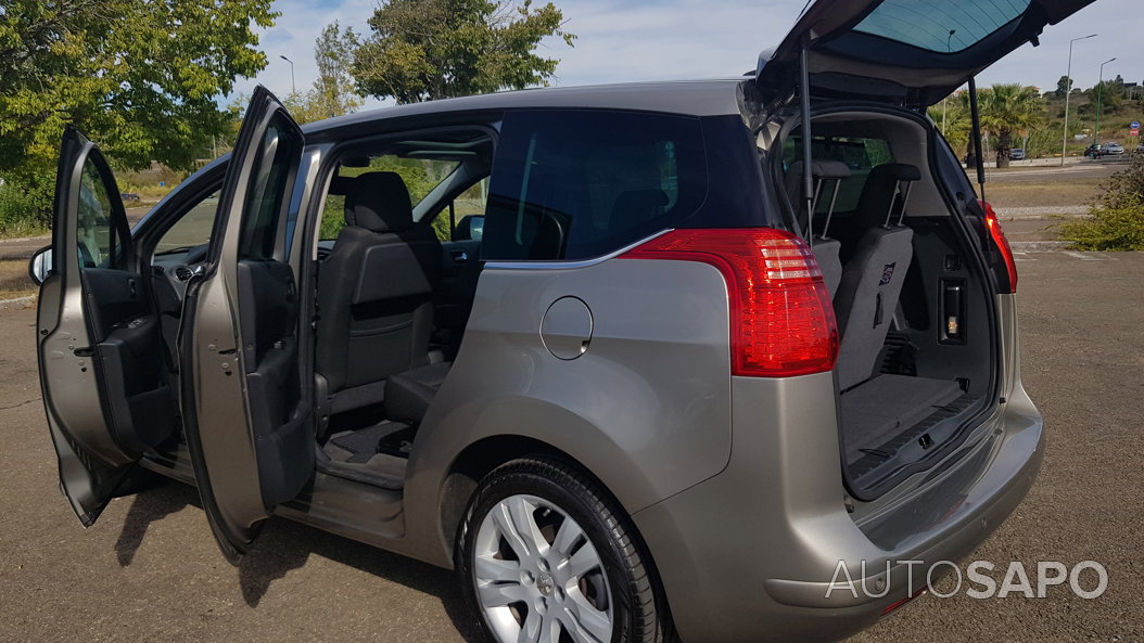 Peugeot 5008 1.6 HDi Exec. CMP6 JLL17