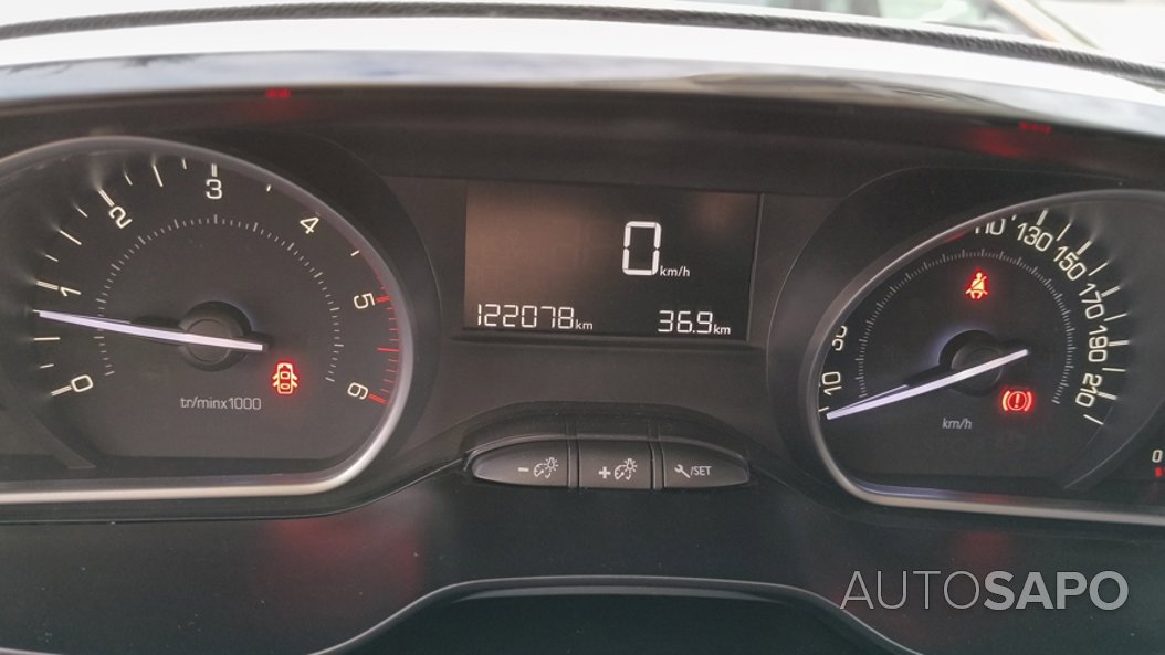 Peugeot 208 1.6 Blue HDI Style